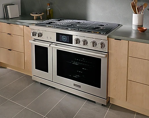 Lifestyle image of a Dacor Transistional Gas-Powered Range with steam-oven installed in a kitchen.